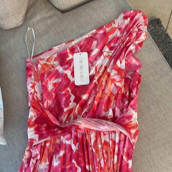 Gingham and Heels One shoulder midi - floral - Picture 3 of 14